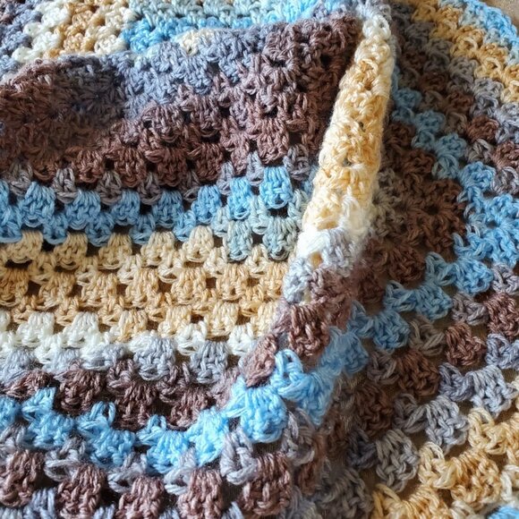 Crochet BABY BLANKET AFGHAN Lap Granny Square 30"x 30" Blue Beige Gray Brown New - Picture 4 of 6